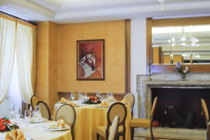 Hotel&Ristorante Miramonti Palazzo Storico Rieti Exterior photo